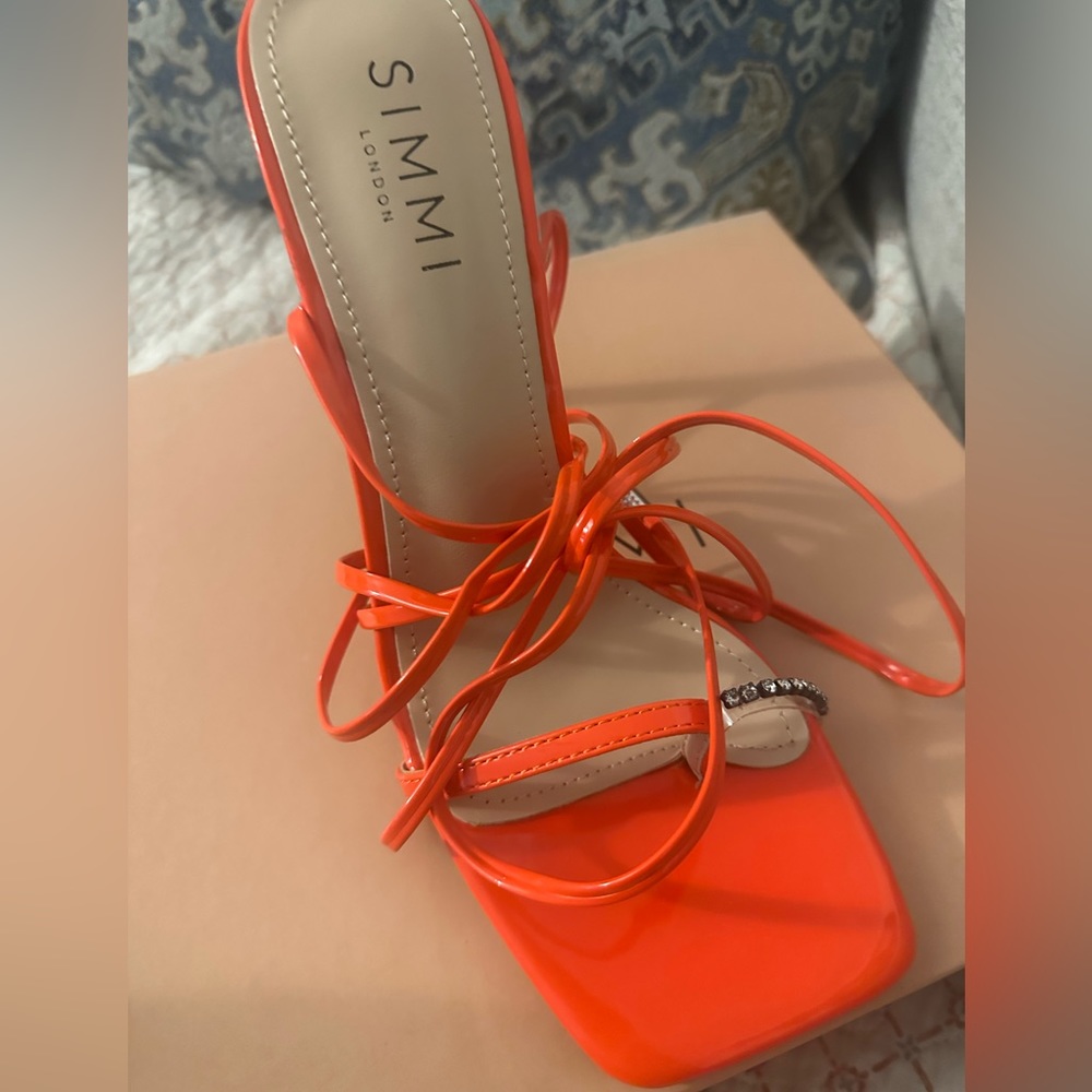 Simmi heels size 8US size 6UK